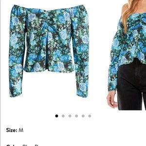 ✨ WAYF Shane off the shoulder top. Excellent like new condition. Size M.